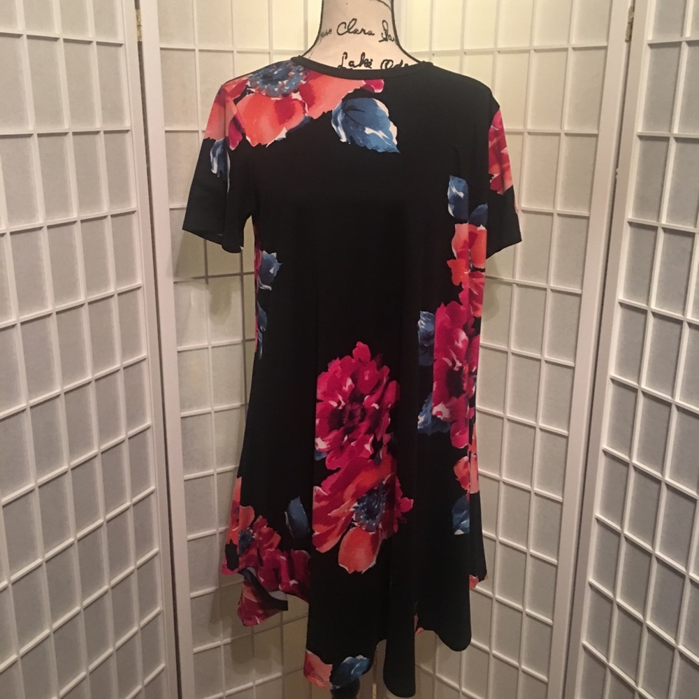Amelia James Size Large Floral Mid Length Dress